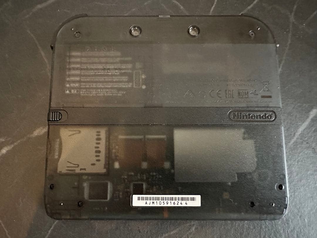 【美品】ニンテンドー 2DS 本体 クリアブラック