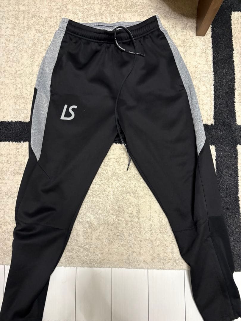 FUTEBOLISTA フード付きジャケット 、ズボンmサイズ 上下