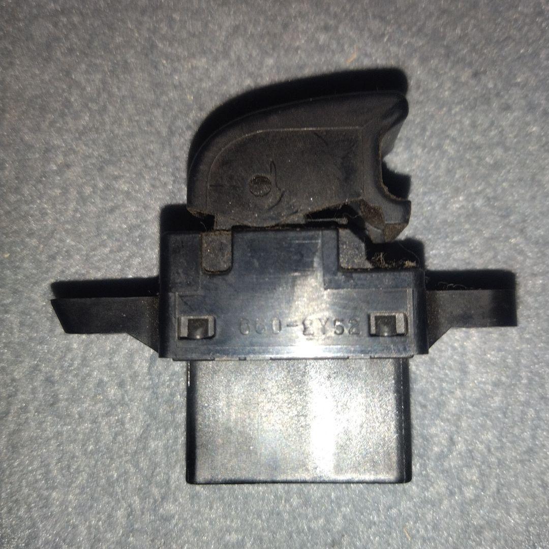 マツダ タイタン ダッシュ(KR–SYF6T)純正パワーウインドウスイッチ　左右