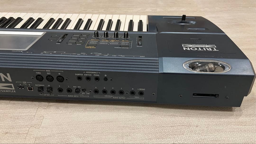 KORG Triton Extreme 61 動作確認済・美品／説明書あり