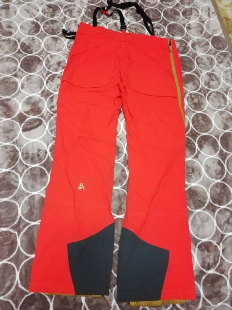 オレンジ スキーウェア サスペンダー付き　スウェーデン製ハードシェルパンツ