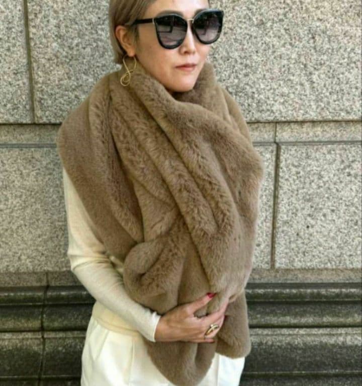 【新品未使用】 ジェンヌJENNEリッチボリュームファーケープ ベージュ