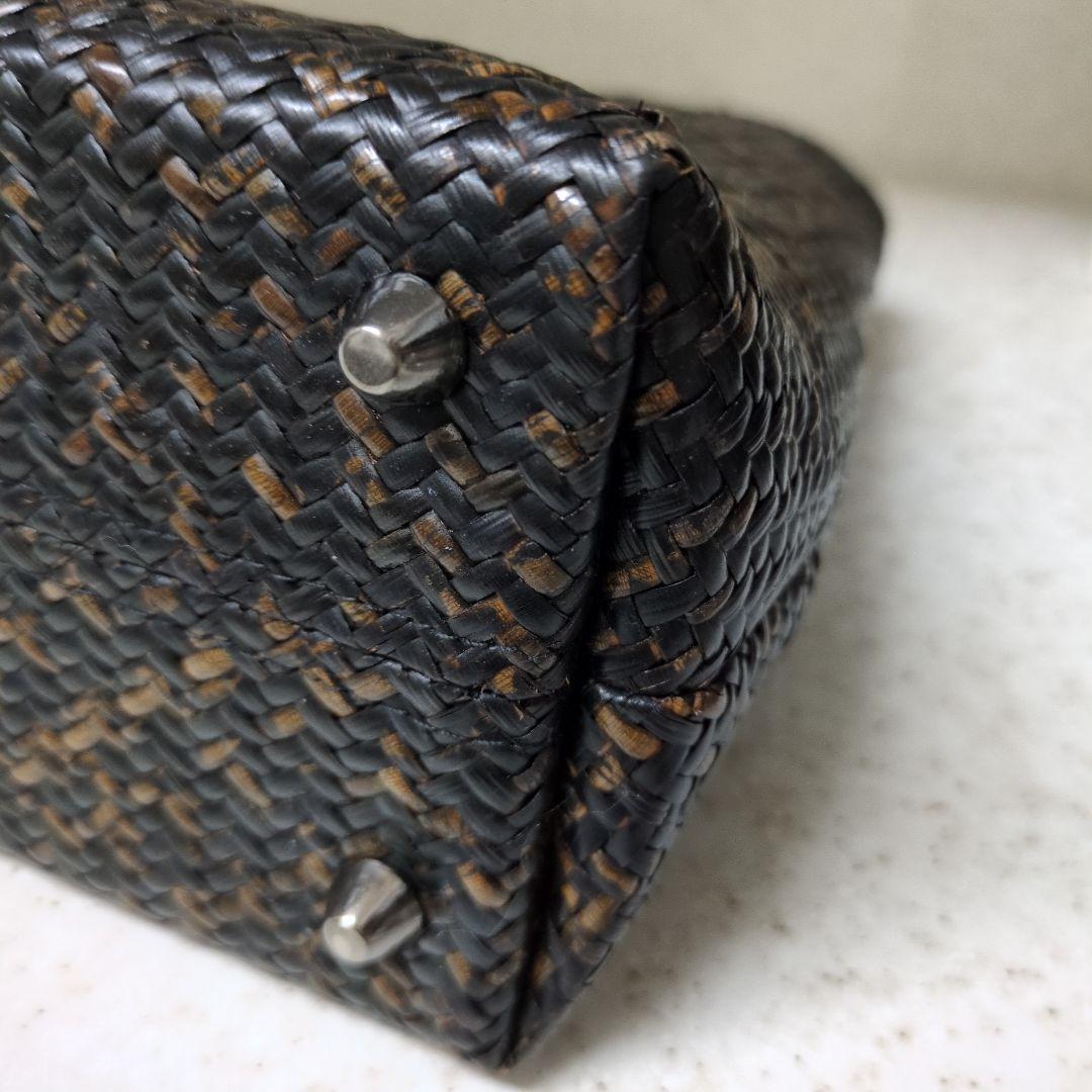 編み込みデザイン ハンドバッグ