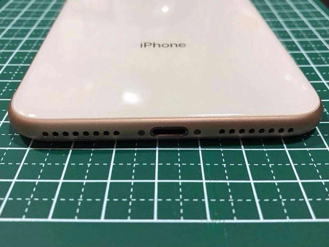 Apple iPhone 8 Plus ゴールド 本体のみとおまけの充電器