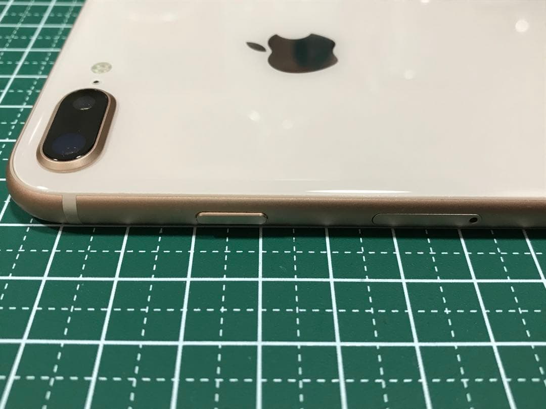 Apple iPhone 8 Plus ゴールド 本体のみとおまけの充電器