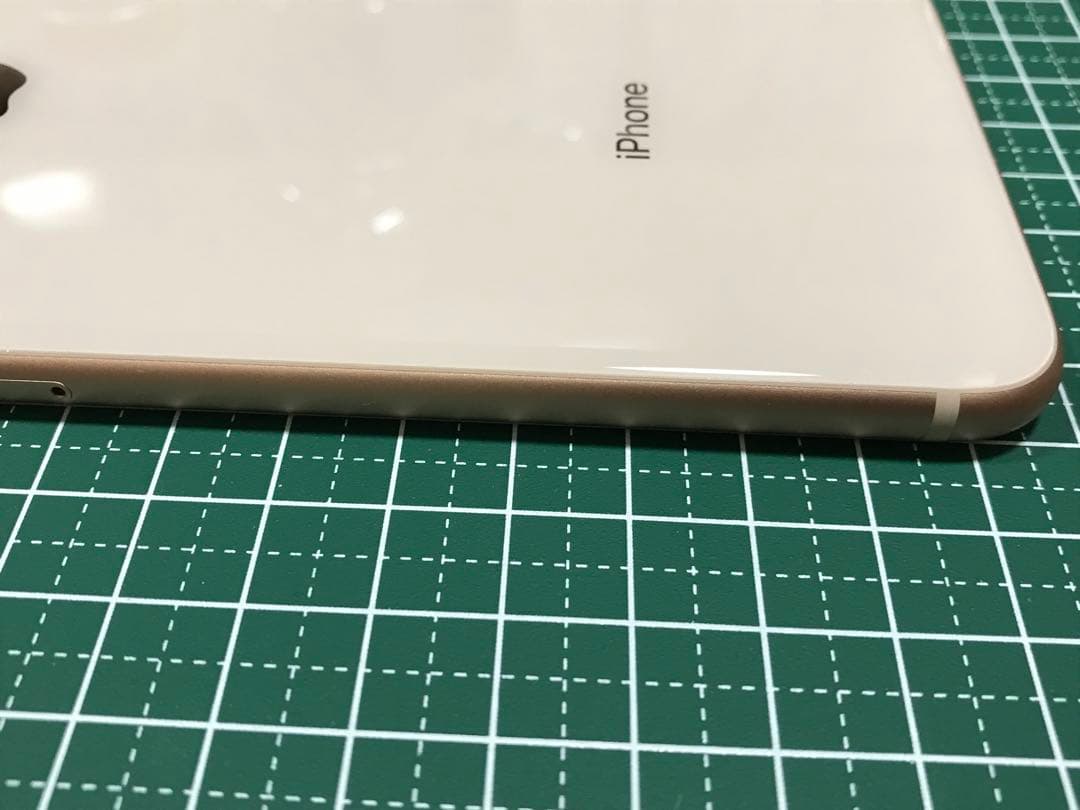 Apple iPhone 8 Plus ゴールド 本体のみとおまけの充電器