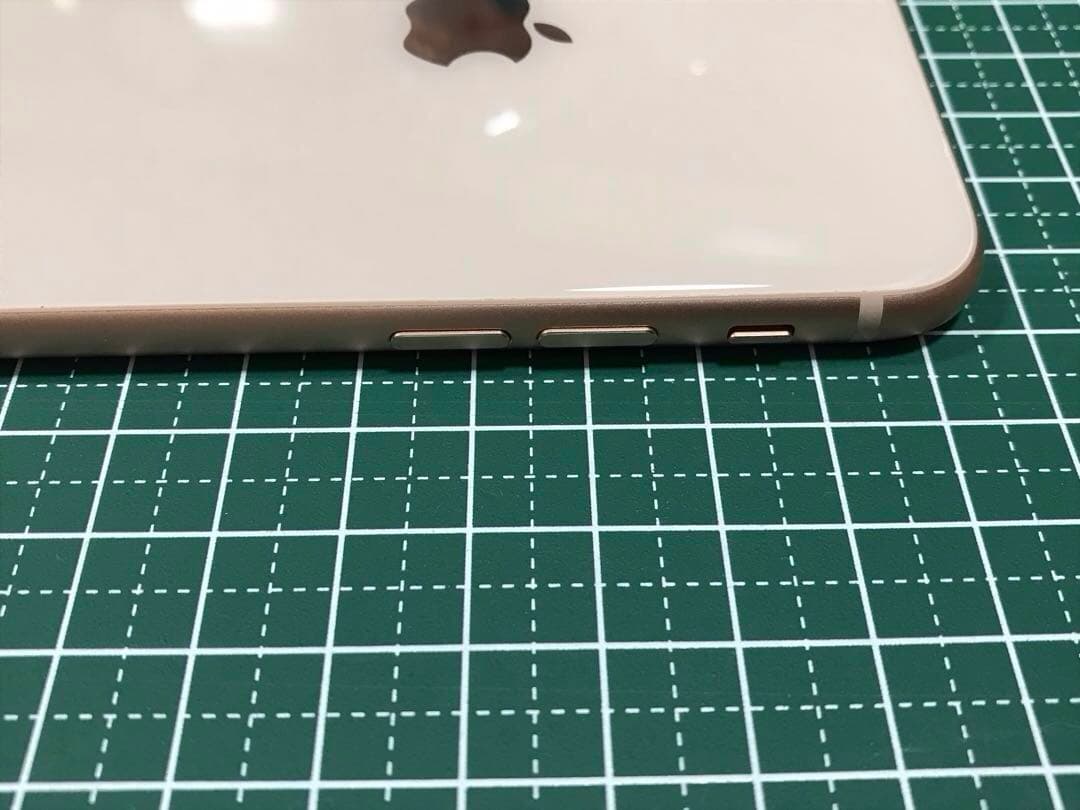 Apple iPhone 8 Plus ゴールド 本体のみとおまけの充電器