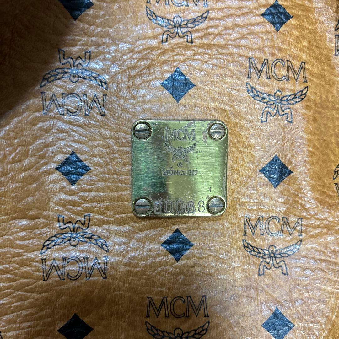 MCM レザー ショルダーバッグ 中型