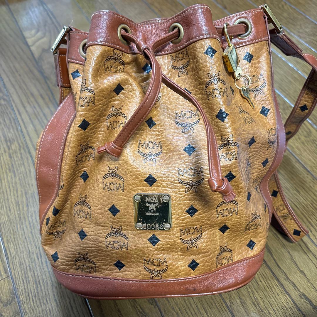 MCM レザー ショルダーバッグ 中型