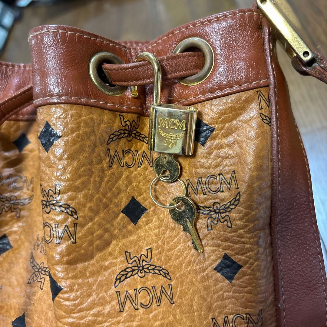 MCM レザー ショルダーバッグ 中型