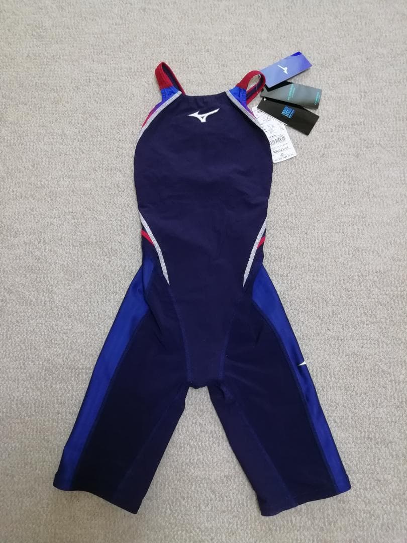 ミズノ　レディース競泳水着　Mサイズ　新品未使用