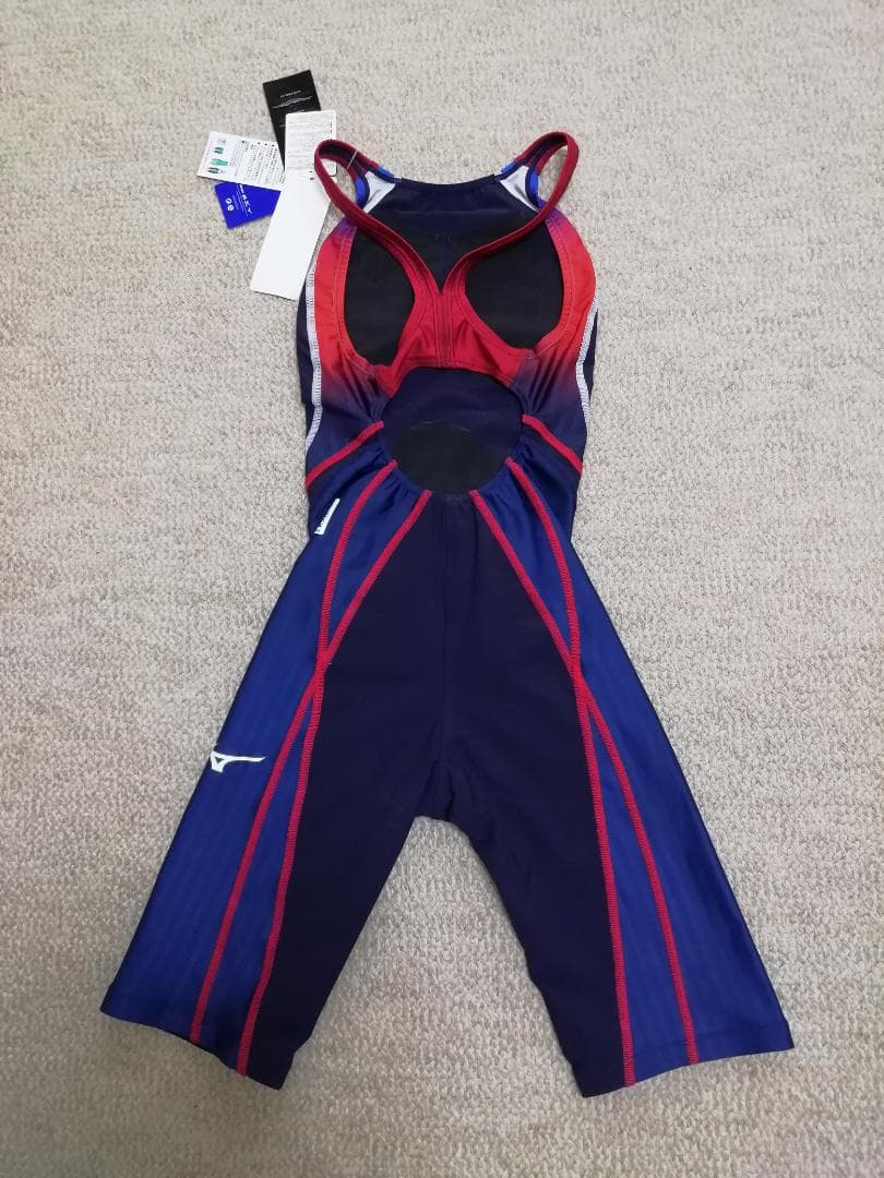 ミズノ　レディース競泳水着　Mサイズ　新品未使用