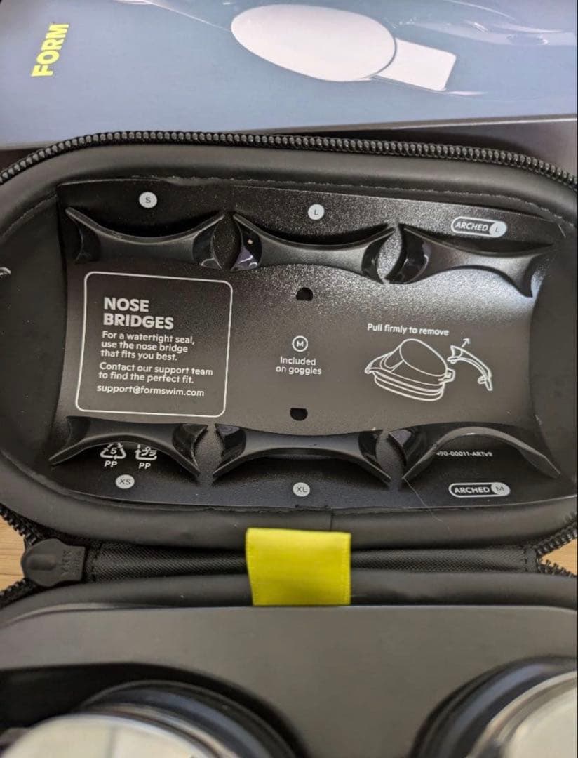 FORM Smart Swim Goggles スマートスイムゴーグル