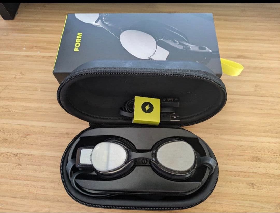 FORM Smart Swim Goggles スマートスイムゴーグル