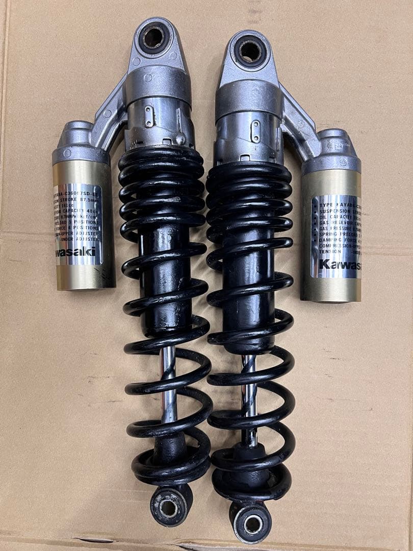ゼファー750 の純正リアサスペンション 純正リアサス