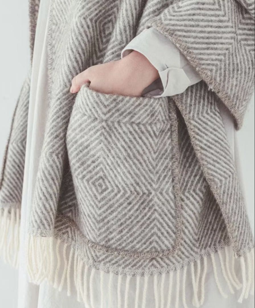 LAPUAN KANKURIT ポケット付きショール　MARIA