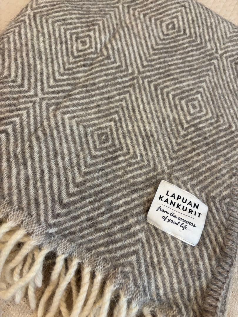 LAPUAN KANKURIT ポケット付きショール　MARIA