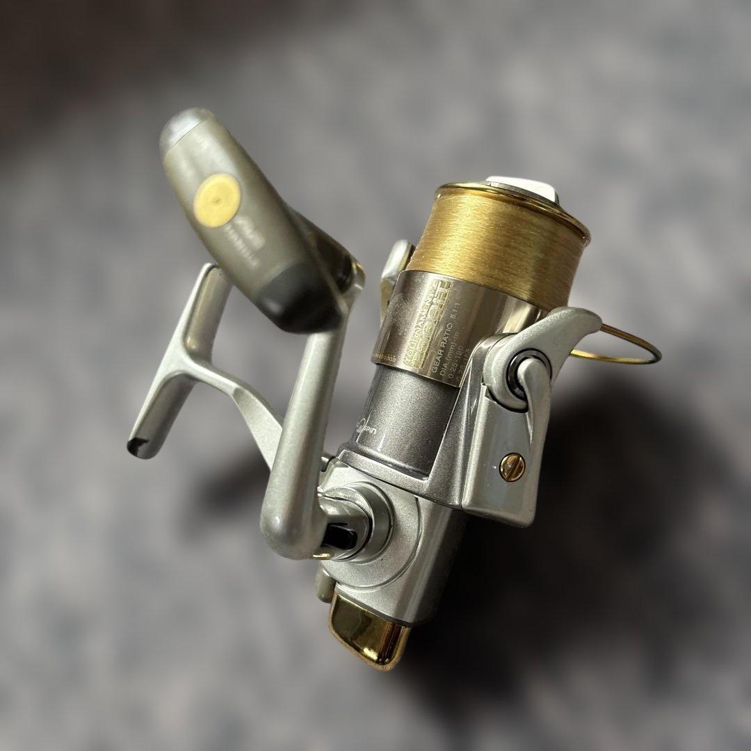 Daiwa トーナメントZ 2500iTスピニングリール 収納ケース付き