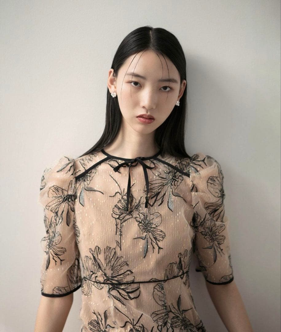 専用　LEJA 半袖花柄刺繍ドレス