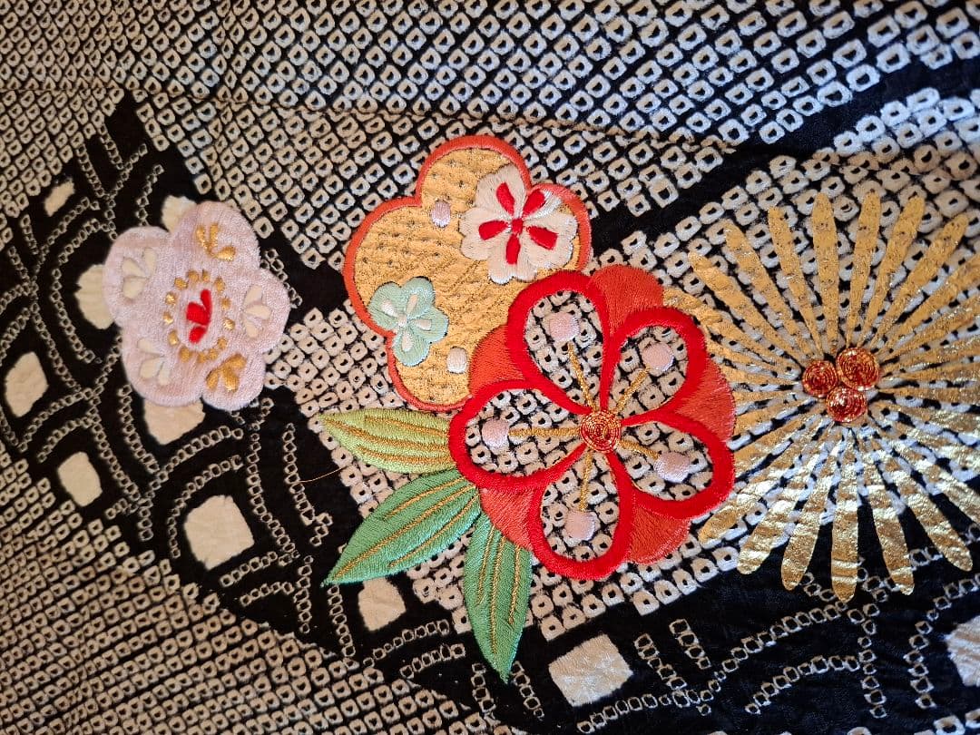 七五三女の子　絞り着物　黒　刺繍