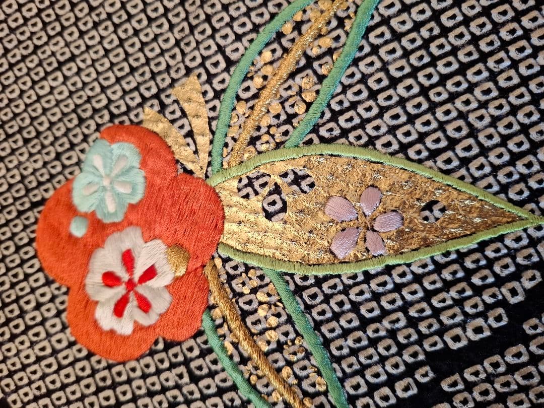 七五三女の子　絞り着物　黒　刺繍
