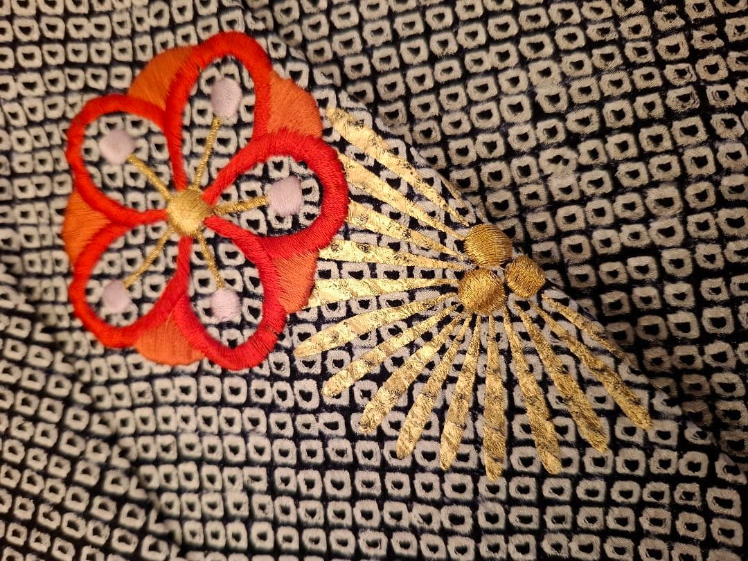 七五三女の子　絞り着物　黒　刺繍