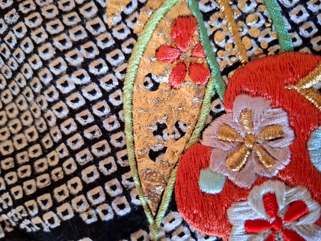 七五三女の子　絞り着物　黒　刺繍