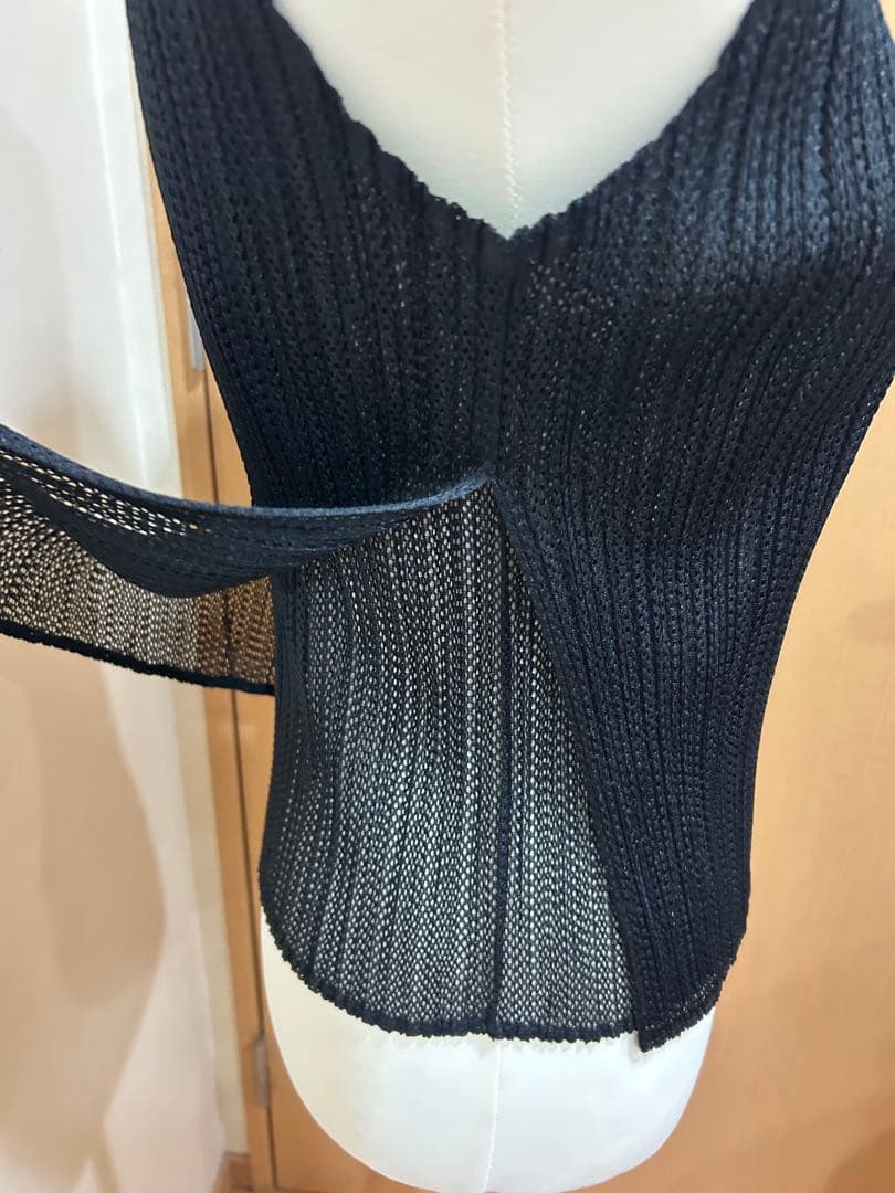 ⭐️プリーツプリーズタタミタンクトップ黒極美品⭐️
