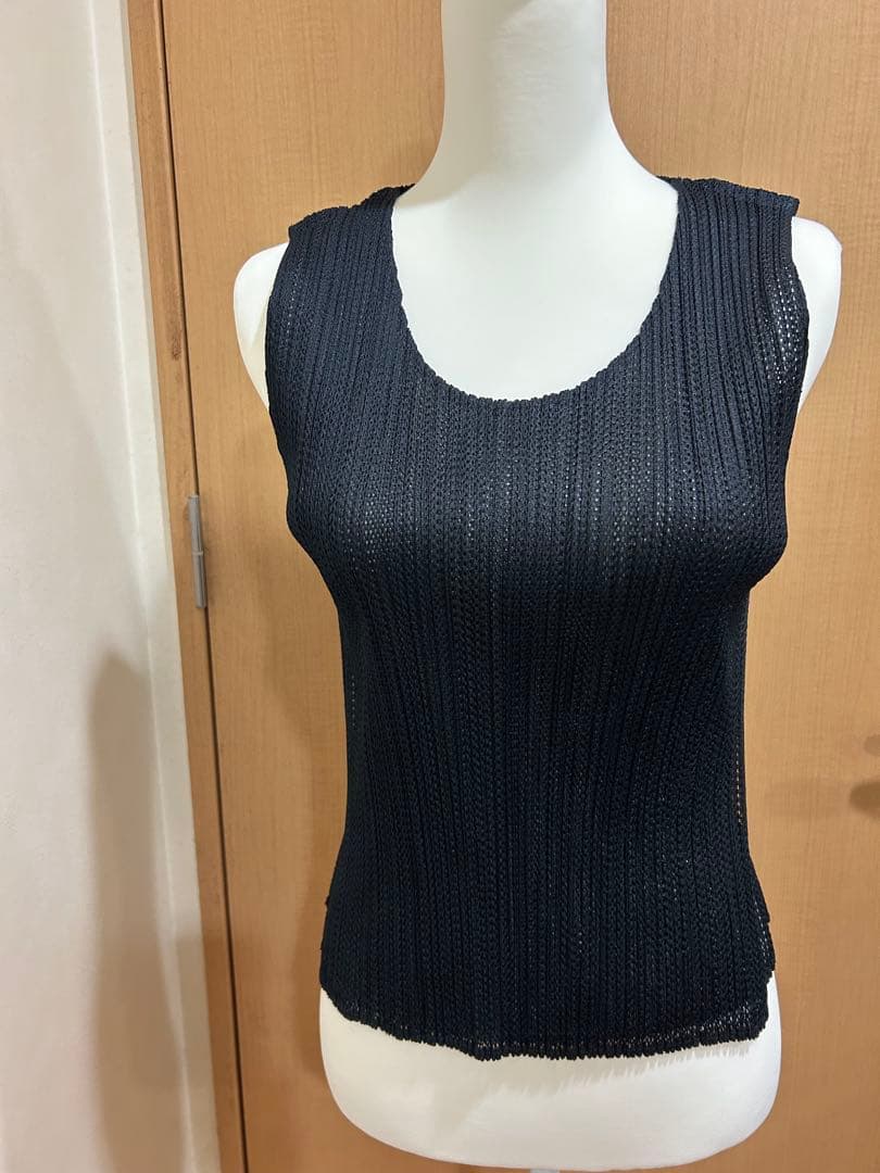 ⭐️プリーツプリーズタタミタンクトップ黒極美品⭐️