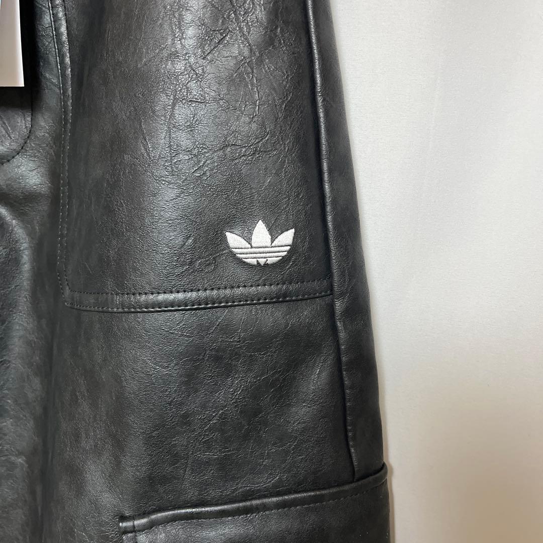 新品 adidas FAUX LEATHER PANTSフェイクレザーパンツ25