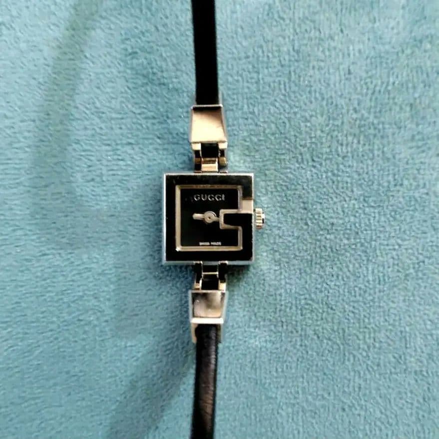 セール！美品 GUCCI　クォーツ ブラック ブレスレットタイプ 電池切れ