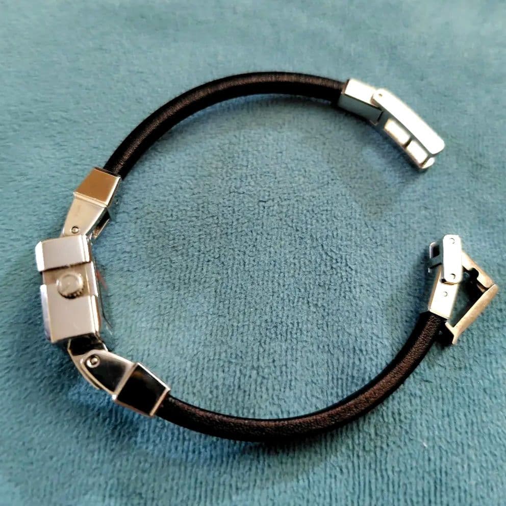 セール！美品 GUCCI　クォーツ ブラック ブレスレットタイプ 電池切れ