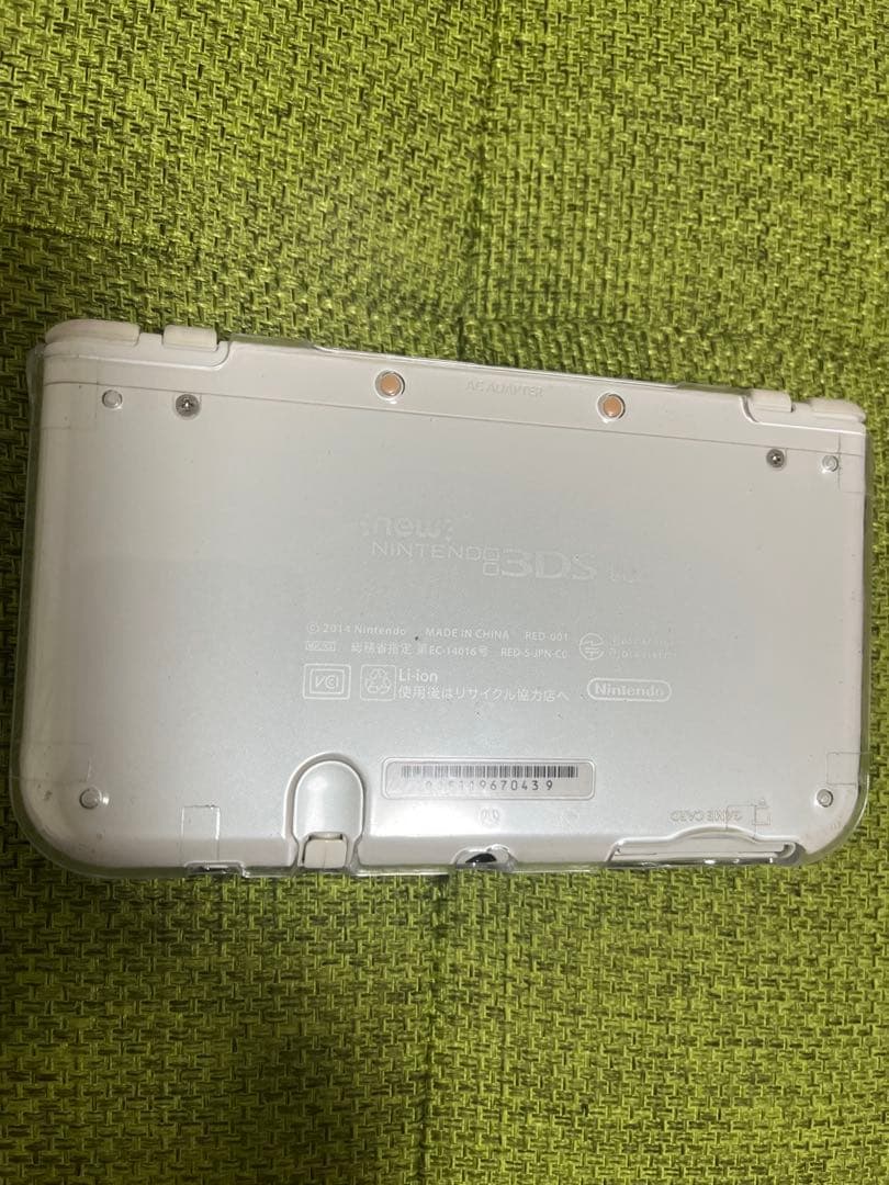 Newニンテンドー3DSLL パールホワイトと、透明外観保護カバー付き