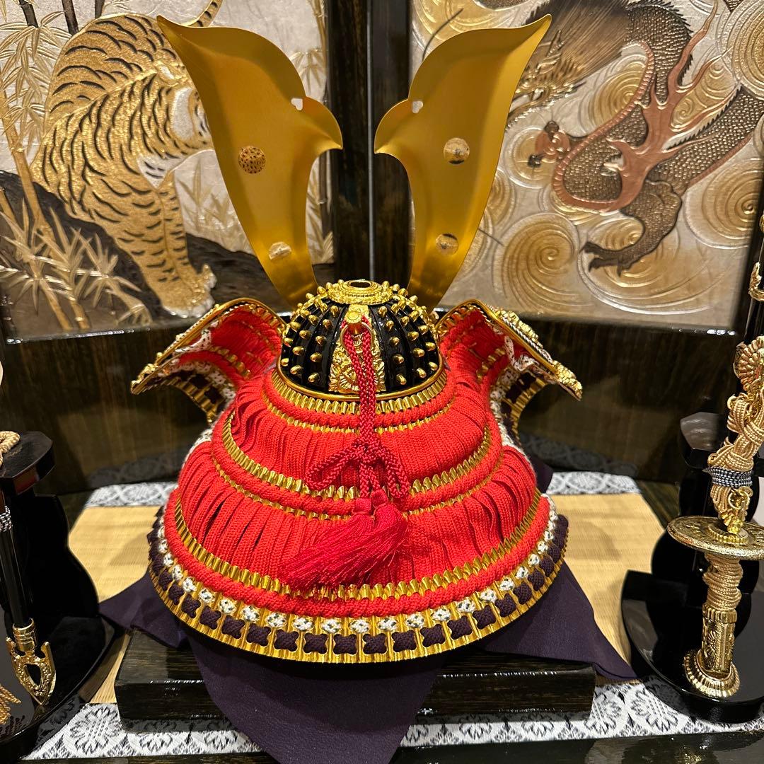 五月人形 兜収納飾り 金色・赤色・紫色