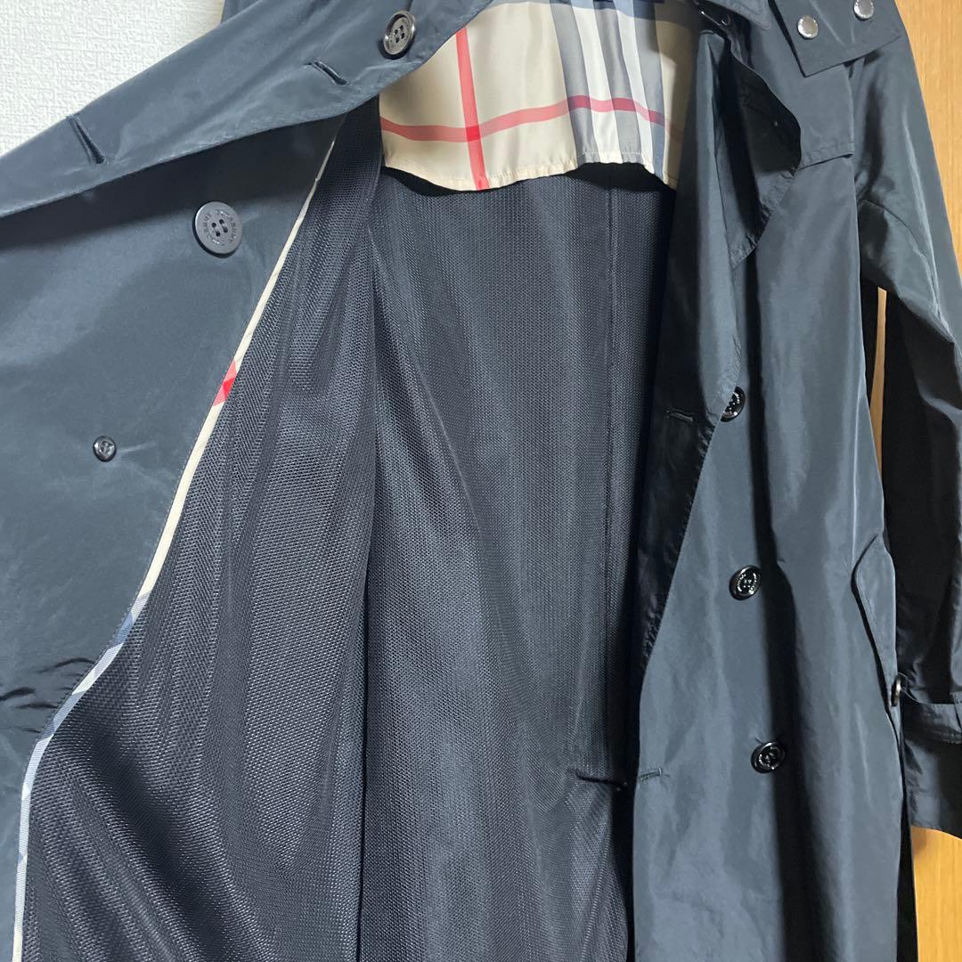 バーバリー　ロンドン　黒いトレンチコート