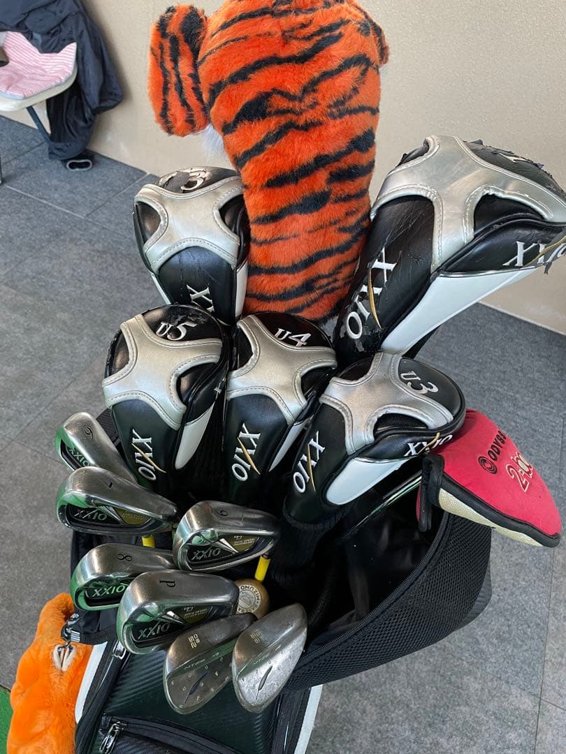大人気^_^ゼクシオ8ゴルフセット¥120000