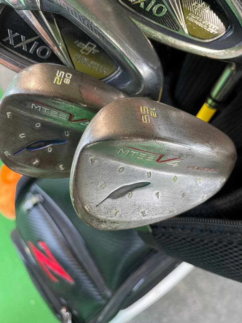 大人気^_^ゼクシオ8ゴルフセット¥120000