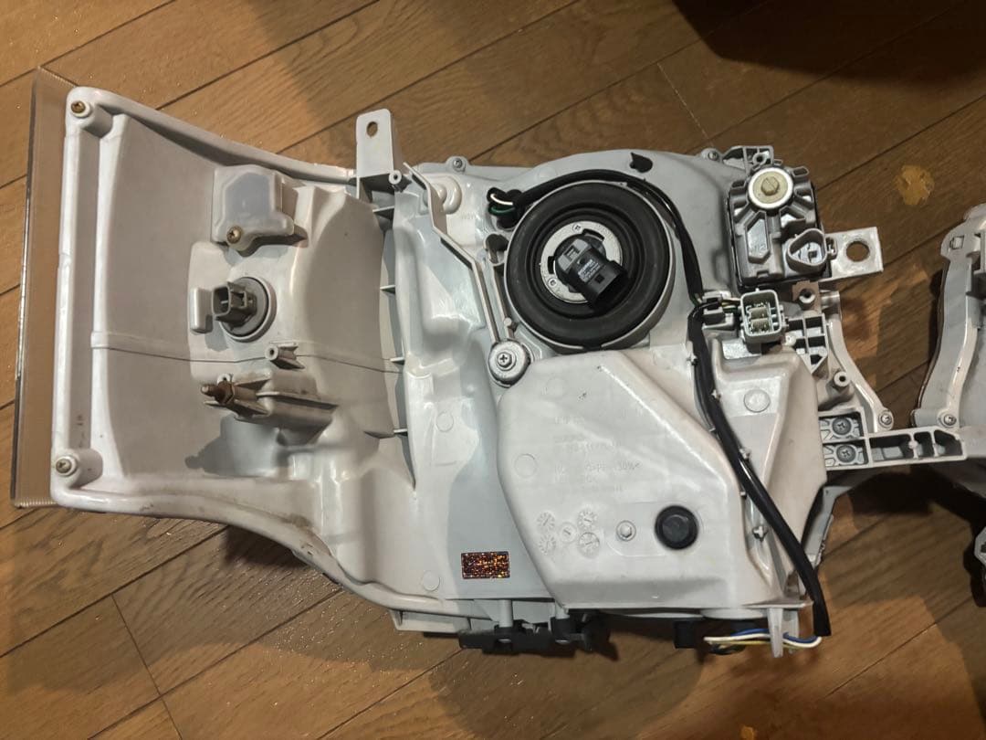 Valentiヘッドライト　ハイエース4型 インナーブラック　LEDヘッドライト