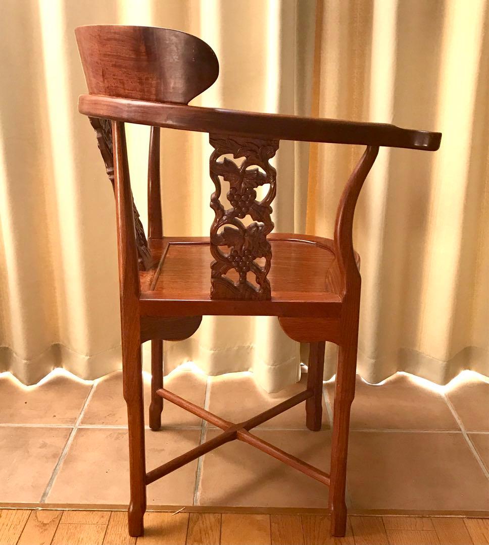唐木家具　アジアンスタイル 木製葡萄　透かし彫り　アームチェア　花梨