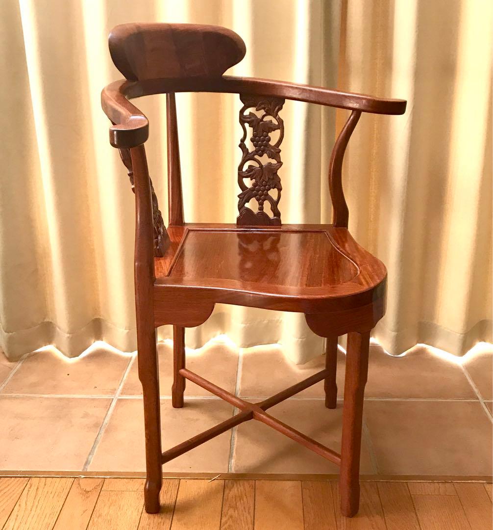 唐木家具　アジアンスタイル 木製葡萄　透かし彫り　アームチェア　花梨