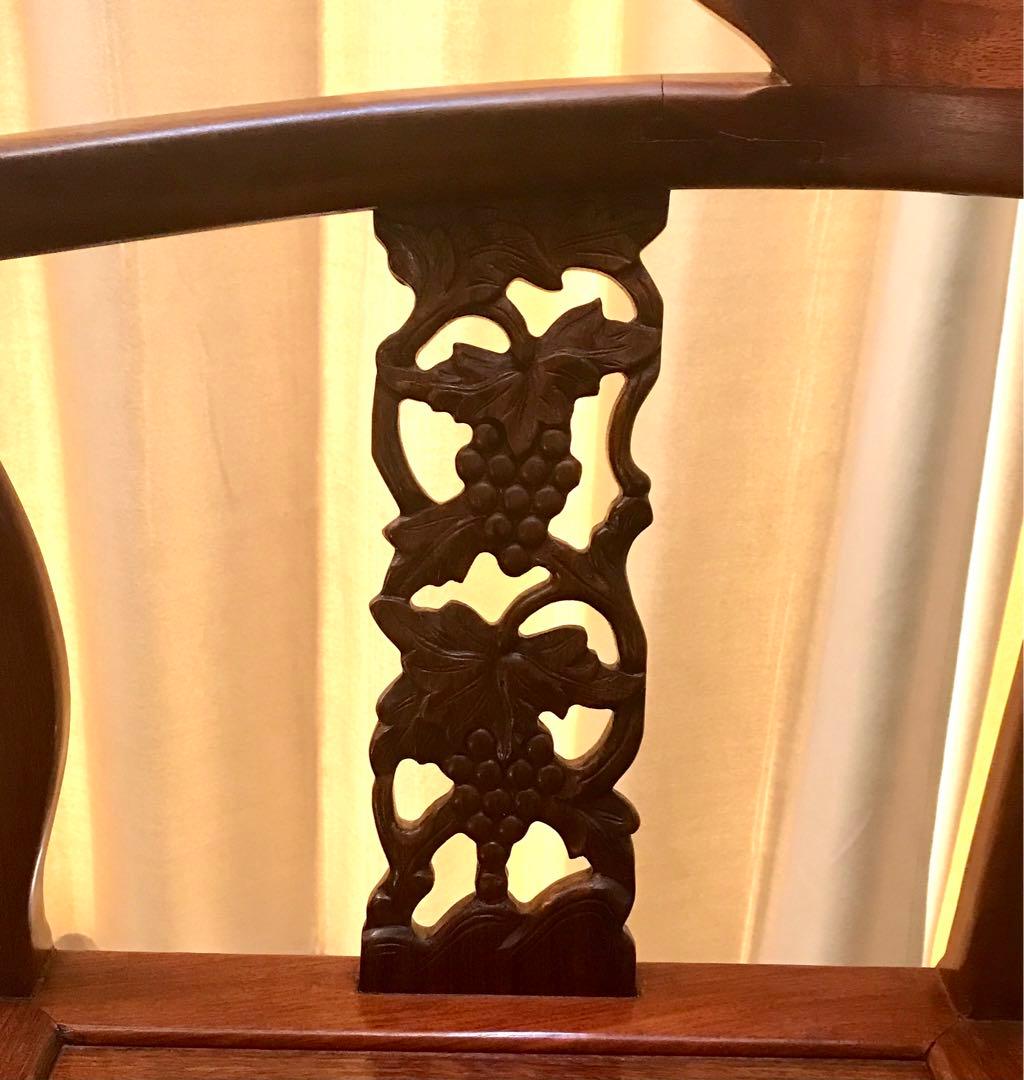 唐木家具　アジアンスタイル 木製葡萄　透かし彫り　アームチェア　花梨