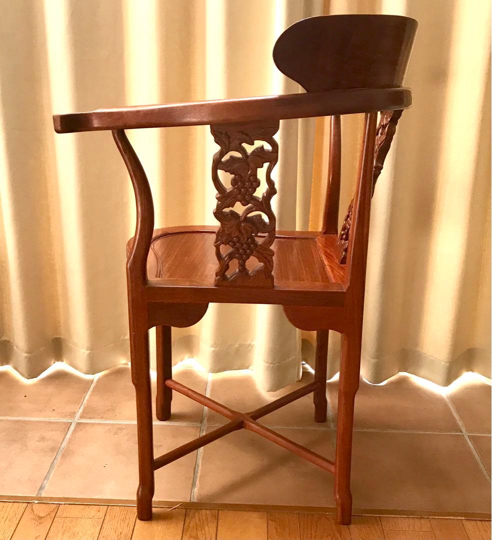 唐木家具　アジアンスタイル 木製葡萄　透かし彫り　アームチェア　花梨