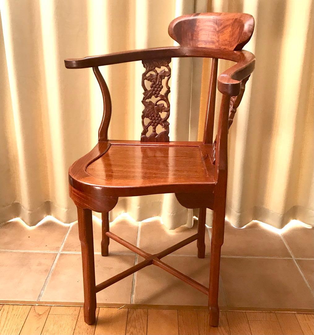 唐木家具　アジアンスタイル 木製葡萄　透かし彫り　アームチェア　花梨