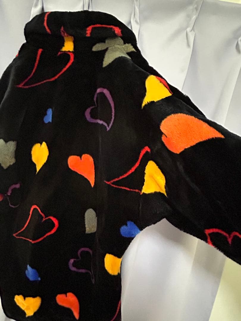 カラフルハート柄フェイクファーコート