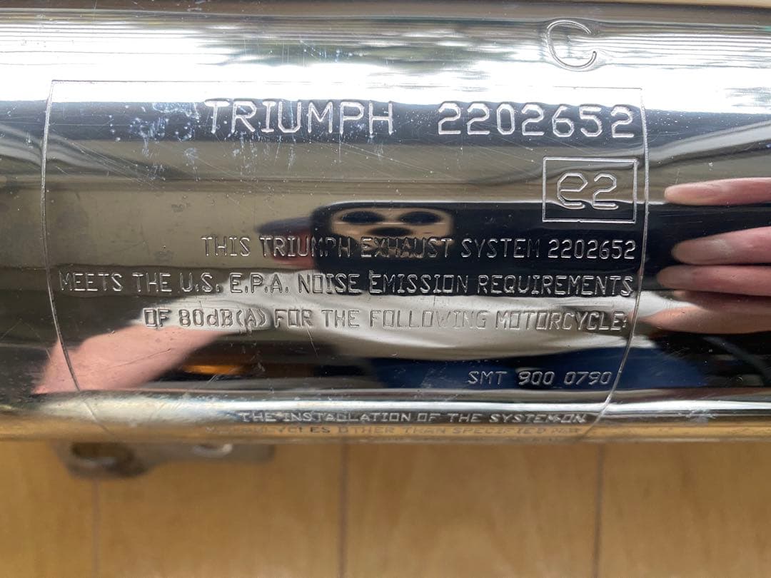 トライアンフ　ボンネビルT100 純正マフラー 2005年式　空冷キャブ車