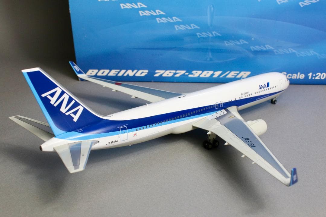 レア ANA B767-300ER JA619A 1/200 完成品