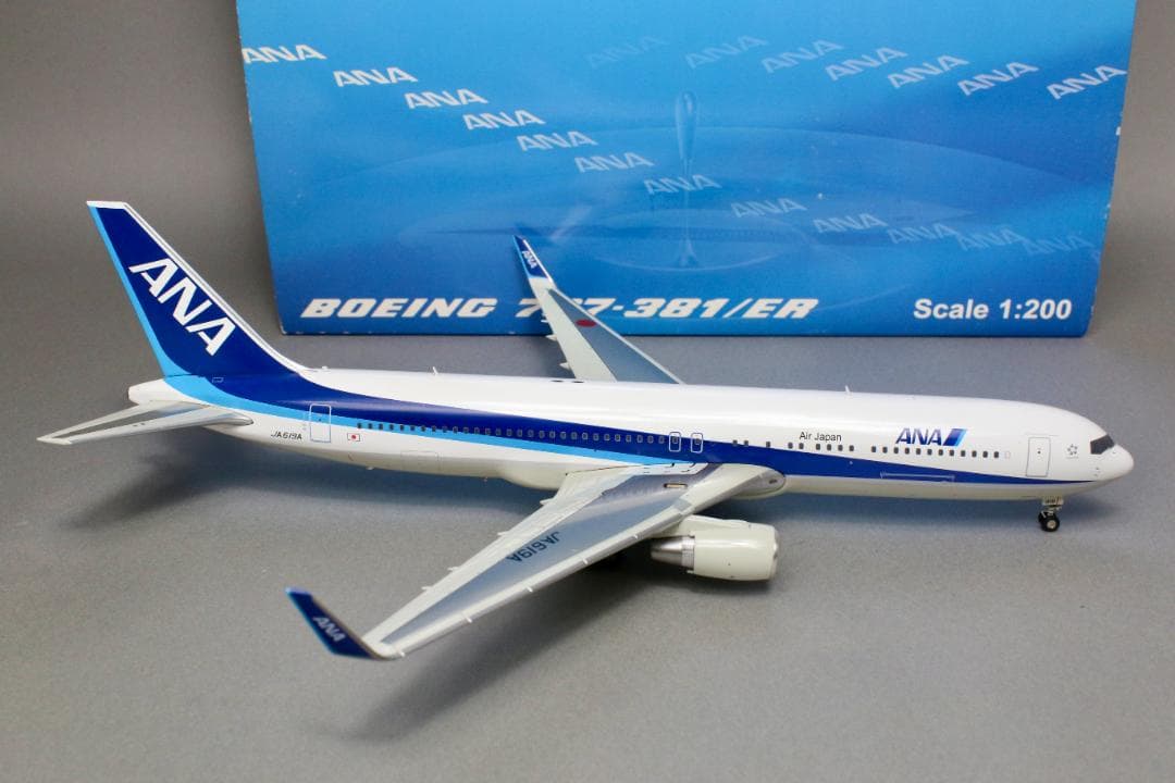 レア ANA B767-300ER JA619A 1/200 完成品