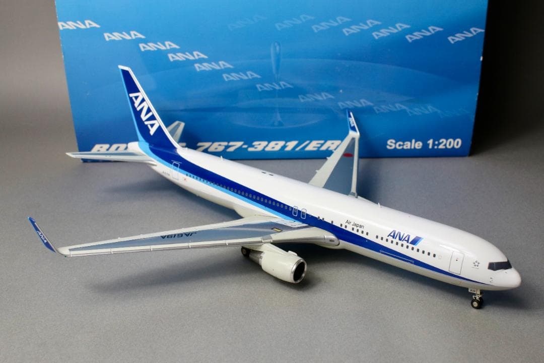 レア ANA B767-300ER JA619A 1/200 完成品