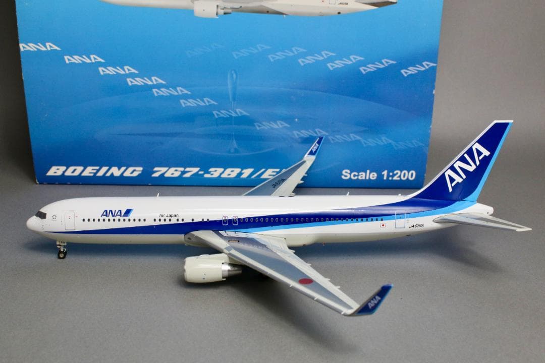 レア ANA B767-300ER JA619A 1/200 完成品
