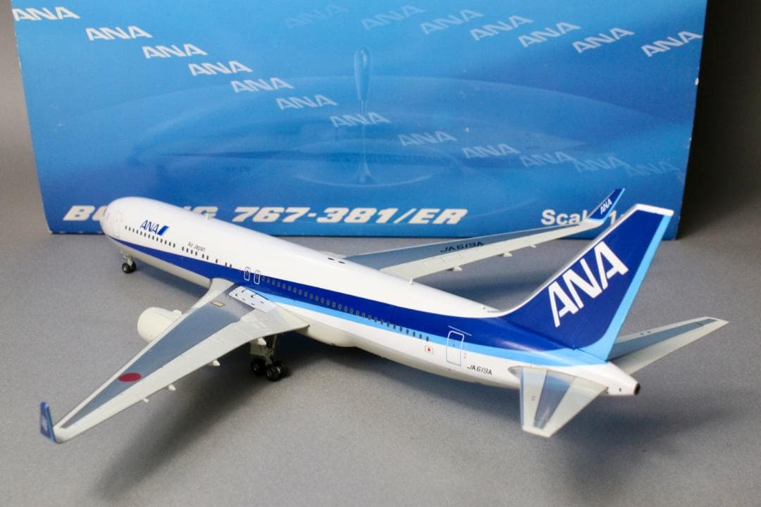 レア ANA B767-300ER JA619A 1/200 完成品